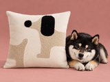 Coussin Crème — 45 × 45 cm avec Seiji — détail studio